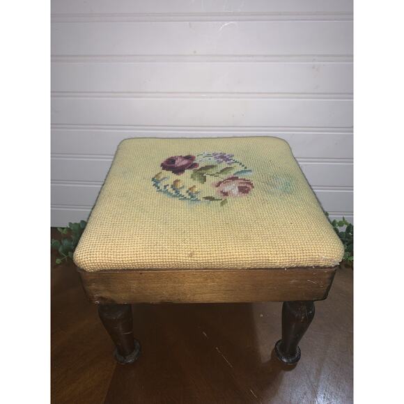 Vtg Heirloom Needlework Embroidered Footstool Floral Design 9.5” X 9.5” X 8” - Picture 1 of 7